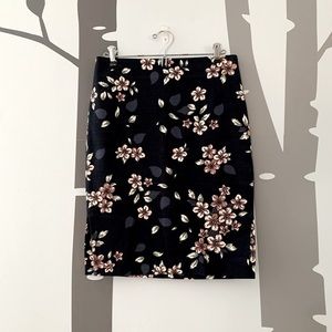 NWOT! LOFT Navy Blue Floral Print Skirt  Size 4